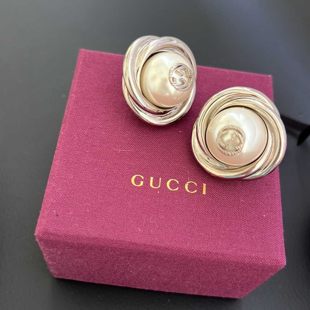 Authentic Gucci Silver-Tone Metal & Faux Pearl
Includes Box & Jewelry Pouch - Picture 3 of 7